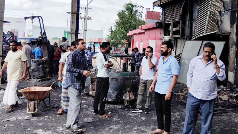 অগ্নিকান্ডে ক্ষতিগ্রস্থ ফিলিং স্টেশন পরিদর্শনে সিএনজি ফিলিং ষ্টেশন সিলেট বিভাগের নেতৃবৃন্দ