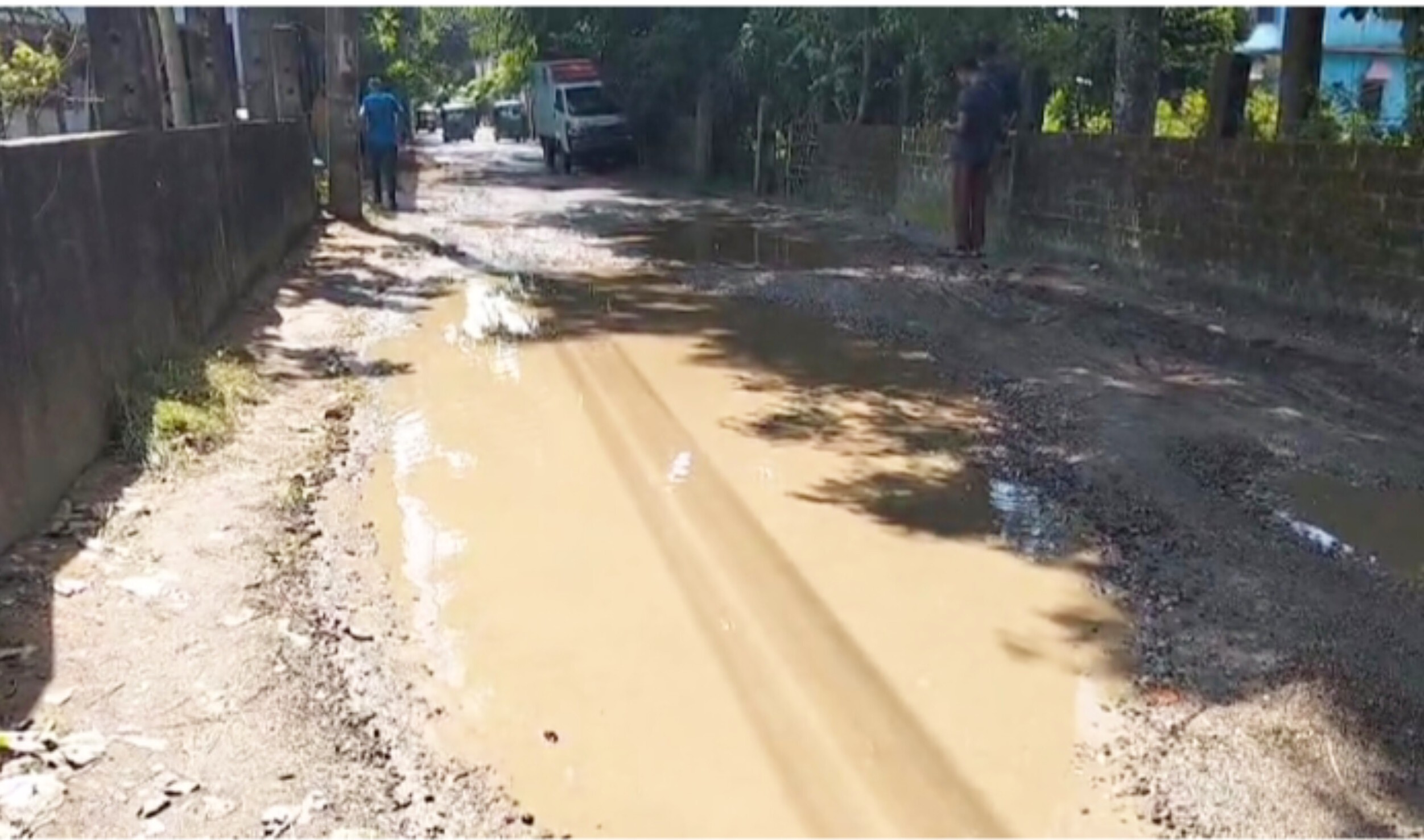ছাতকের চরমহল্লায় গর্তে ভরা রাস্তায় জনদুর্ভোগ চরমে, ঠিকাদারের হদিস নেই