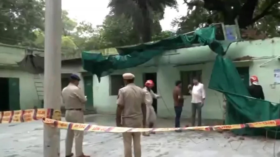  দিল্লিতে মুঘল সম্রাট হুমায়ুনের সমাধির কাছে ছাদ ধসে ৫ জন নিহত