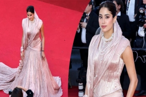 লাল গালিচায় হাটলেন জাহ্নবী, সবাই দেখলেন শ্রীদেবীকে!