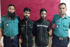 নগরীতে যাত্রীবেশী ছিনতাইকারী চক্রের দুই সদস্য গ্রেফতার