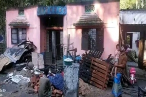 জকিগঞ্জে অগ্নিকাণ্ডে শিক্ষকের বসতঘর পুড়ে ছাই 