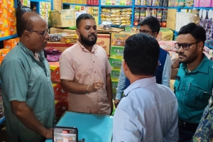 লালদিঘীর পাড়ে জেলা প্রশাসনের অভিযান, জরিমানা ৫০ হাজার টাকা