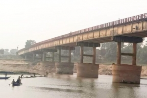 ধলাই সেতুর নিচ থেকে বালু উত্তোলন, ২ জনকে কারাদণ্ড