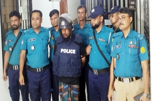 নগরীতে ট্রিপল মার্ডার : সেই বাবুলকে আদালতে সোপর্দ