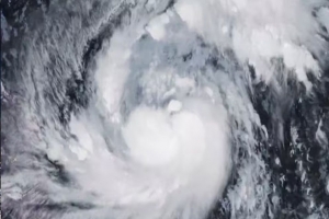 ধেয়ে আসছে সুপার টাইফুন ‘ফাং-ওয়ং’