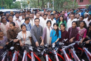 নারীর অর্থনৈতিক ক্ষমতায়নে সরকারের উদ্যোগ অব্যাহত : বাণিজ্য মন্ত্রী