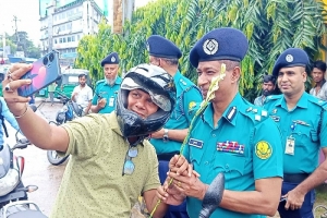 ব্যাটারিচালিত রিকশা নগরীতে চলবে না : পুলিশ কমিশনার