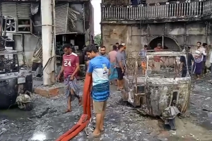 হবিগঞ্জে সিএনজি পাম্প স্টেশনে ভয়াবহ আগুন; ১১ গাড়ি পুড়ে ছাই