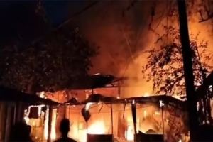  সুনামগঞ্জে অগ্নিকাণ্ডে ৬টি পরিবারের ঘরবাড়ি পুড়ে ছাই 
