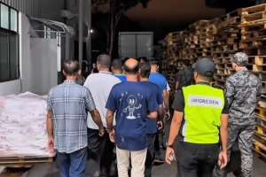  মালয়েশিয়ায় ৪৫ বাংলাদেশি শ্রমিক আটক