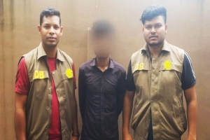 শাহপরান মাজার গেইটে ডিবি পুলিশের অভিযানে ভারতীয় চা-পাতাসহ আটক ১ 