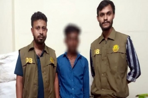 বটেশ্বর বাজারে অভিযানে সাড়ে ৮ লাখ টাকার ভারতীয় পণ্যসহ আটক ১