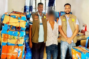 কদমতলী ফল মার্কেটে ভারতীয় ফলের চালানসহ জসিম আটক