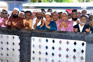 মাজার জিয়ারতের মধ্যদিয়ে আনুষ্ঠানিক নির্বাচনী প্রচারণা শুরু করলেন এমরান চৌধুরী