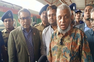 শ্রীমঙ্গল রেলওয়ে স্টেশন আকস্মিক পরিদর্শনে প্রবাসী কল্যাণমন্ত্রী আরিফুল হক চৌধুরী