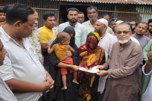 কুলাউড়া সীমান্তে  নিহত মুজিবের বাড়িতে সরকারি  সহায়তা নিয়ে এমপি শওকতুল ইসলাম