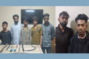 নগরীর ধোপাদিঘিরপাড় থেকে ৭ ছিনতাইকারী আটক