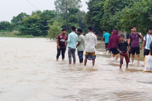  পাহাড়ি ঢলে সুনামগঞ্জে বাড়ছে নদ-নদীর পানি :  মোকাবিলায় জেলা প্রশাসনের ব্যাপক প্রস্তুতি