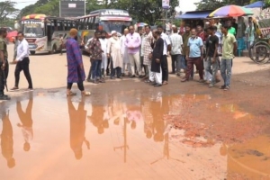 জরাজীর্ণ সড়ক দ্রুত সংস্কারে সওজের প্রতি আহ্বান সিসিক প্রশাসকের