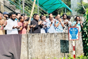গোলপগঞ্জে জুলাই-শহিদদের কবরের পাশে গিয়ে আবেগাপ্লুত অ্যাড. এমরান