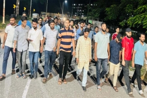 এমসি কলেজ ছাত্রাবাসে গৃহবধূ ধর্ষণ : রায়কে স্বাগত জানিয়ে এমসি কলেজ ছাত্রদলের মিছিল