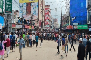 শ্রীমঙ্গলে সিএনজি-মাইক্রোবাস শ্রমিক সংঘর্ষে সাংবাদিকসহ আহত ১৬