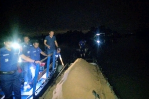 পাথর কান্ডের পর এবার দোয়ারাবাজারে বালু হরিলুট