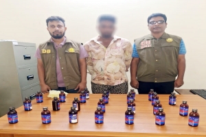  দক্ষিণ সুরমায় যাত্রীবাহী বাস থেকে ২৫ বোতল ফেয়ারডিল উদ্ধার, আটক ১