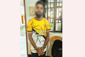 কদমতলী থেকে প্রায় দুই লাখ টাকার ভারতীয় ফলসহ আটক ১