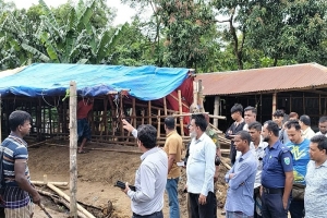 চিকনাগুলের অস্থায়ী পশুর হাট উচ্ছেদ করলো প্রশাসন