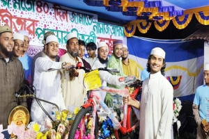 কুলাউড়ায় টানা ৪০ দিন জামাতে নামাজ পড়ে পুরস্কার পেলেন ৬০ শিক্ষার্থী