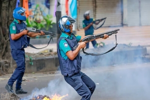 জুলাই গণঅভ্যুত্থানে প্রাণঘাতী অস্ত্র ব্যবহার ও নির্বিচারে গুলি চালানোর নির্দেশ দেন হাসিনা