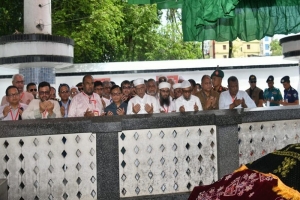 দুই ওলির মাজার জিয়ারত করলেন রাষ্ট্রপতি