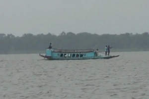 সুনামগঞ্জ হাওরে যাত্রীবাহী নৌকা ডুবে শিশুসহ নিখোঁজ ২