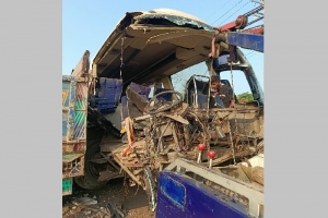 ঢাকা-সিলেট মহাসড়কে গ্রিন লাইন বাস-ট্রাক সংঘর্ষ, আহত ৯