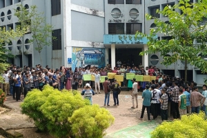 প্রশাসনিক ভবনে তালা, দুইদিন ধরে অবরুদ্ধ সিলেট ইঞ্জিনিয়ারিং কলেজের শিক্ষকরা