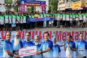 মানসিক স্বাস্থ্য সচেতনতা বৃদ্ধিতে দৌড়ের আয়োজন, বিজয়ীদের হাতে পুরস্কার তুলে দেন কয়েস লোদী