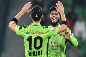 রিশাদের ৩ উইকেট, ফাইনালে লাহোর কালান্দার্স