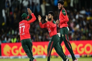 লঙ্কানদের ধসিয়ে বড় জয়ে সিরিজে ফিরল বাংলাদেশ 