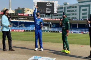 টসে জিতে ব্যাটিংয়ে বাংলাদেশ 