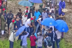 বাবার পথেই হাঁটছেন তারেক রহমান