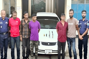 কুলাউড়ায় ডাকাত চক্রের ৫ সদস্য গ্রেফতার : অস্ত্র ও প্রাইভেটকার জব্দ