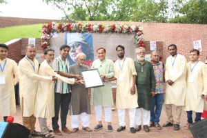 বিভিন্ন প্রতিযোগিতার পুরস্কার বিতরণ ও নজরুলসংগীত শিল্পী হিমাংশু বিশ্বাসকে সংবর্ধনা