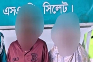  দক্ষিণ সুরমায়  বিদেশী মদসহ স্বামী-স্ত্রী গ্রেফতার