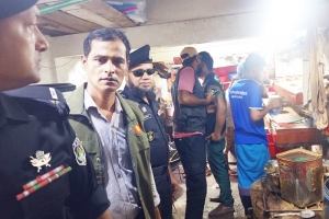 অস্বাস্থ্যকর পরিবেশে খাধ্য: নগরীতে দুই প্রতিষ্ঠানকে আড়াই লাখ টাকা জরিমানা