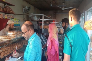 নগরীতে দুই বেকারিতে প্রশাসনের অভিযান, জরিমানা ৪০ হাজার টাকা