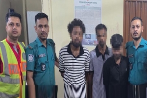 লাক্কাতুড়া চা বাগানে অভিযান, বিদেশি মদসহ আটক ৩