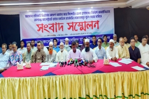 কালেক্টরেট মার্কেটে তালাবদ্ধ দোকান খুলে দেওয়ার দাবি ব্যবসায়ীদের