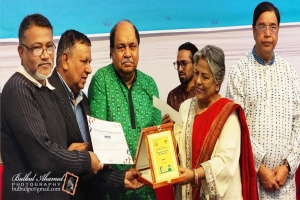 জাতীয় প্রেসক্লাবে আলোকচিত্র প্রতিযোগিতায় পুরস্কৃত ফটো সাংবাদিক নাসির